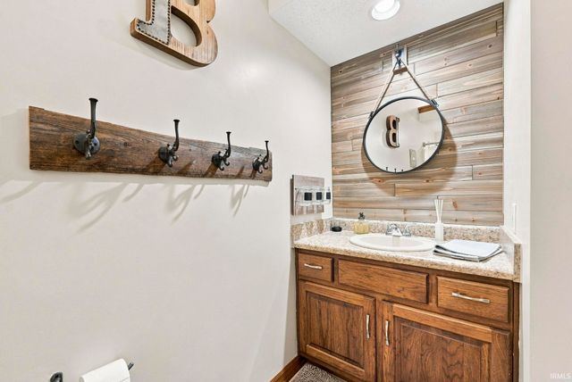1817 Woodland Lake Pass, Fort Wayne, IN 46825