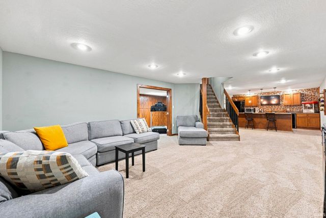 1817 Woodland Lake Pass, Fort Wayne, IN 46825