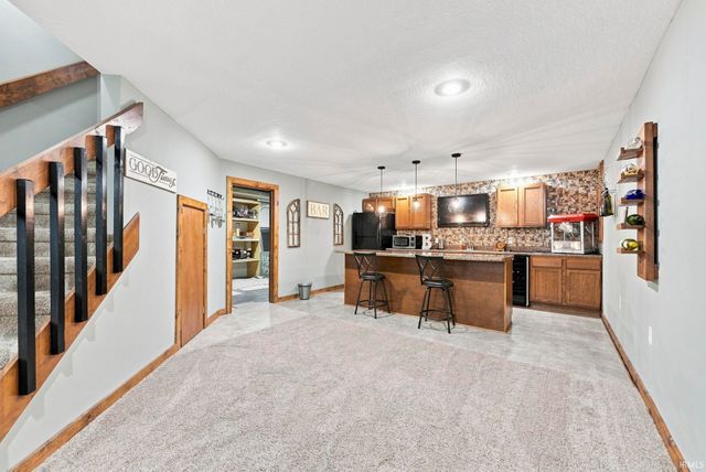 1817 Woodland Lake Pass, Fort Wayne, IN 46825