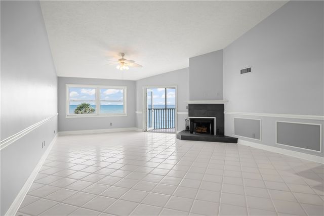 8880 N Sea Oaks Way 302, Vero Beach, FL 32963