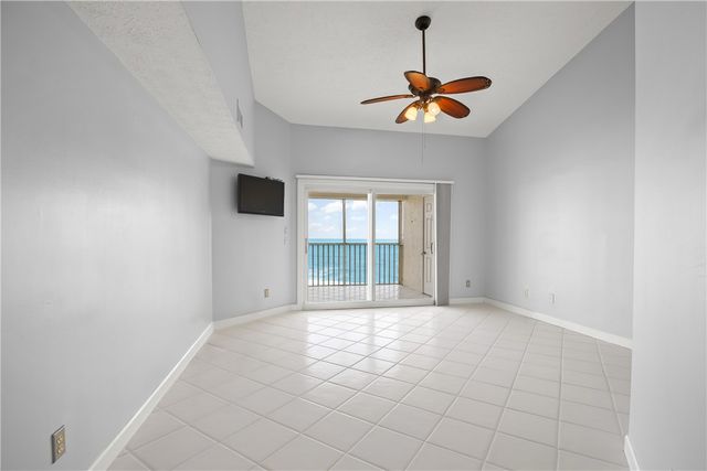 8880 N Sea Oaks Way 302, Vero Beach, FL 32963