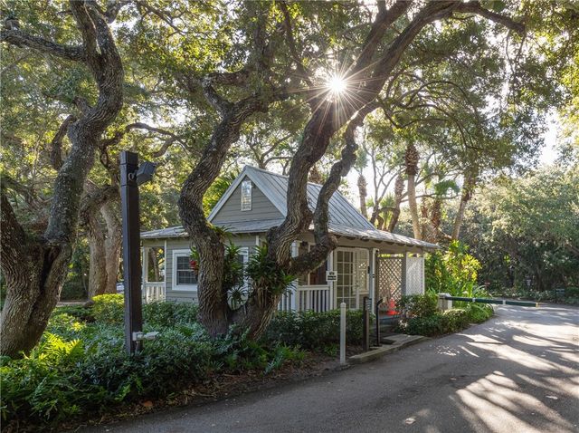 8880 N Sea Oaks Way 302, Vero Beach, FL 32963