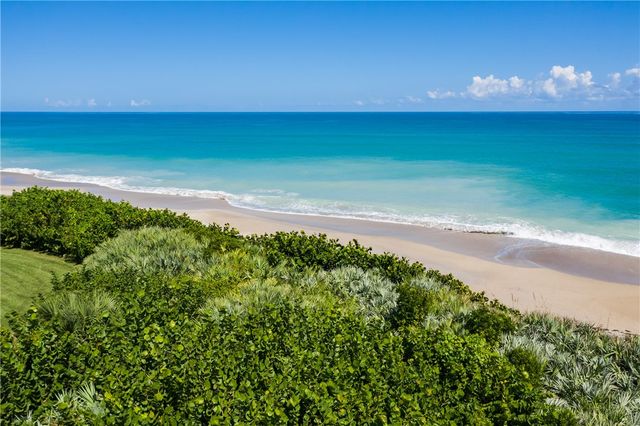 8880 N Sea Oaks Way 302, Vero Beach, FL 32963