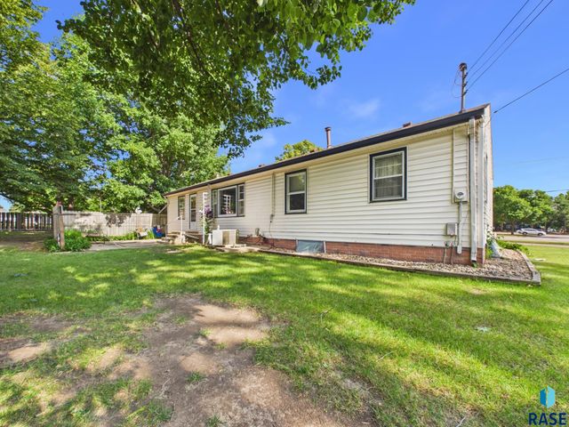 5909 W 41st St Street, Sioux Falls, SD 57106