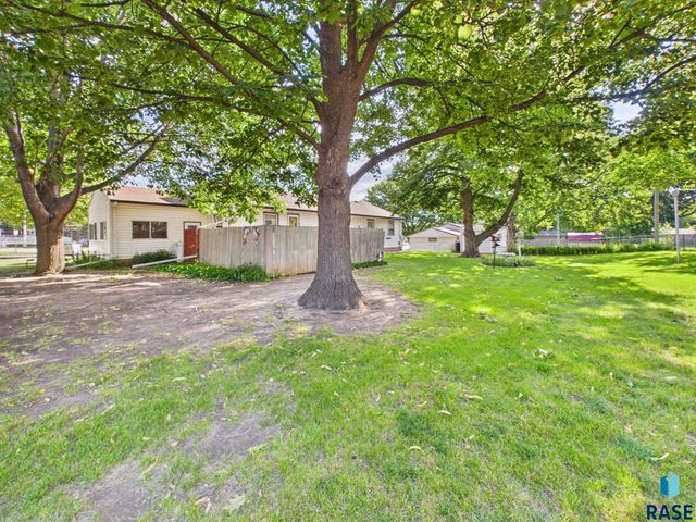 5909 W 41st St Street, Sioux Falls, SD 57106