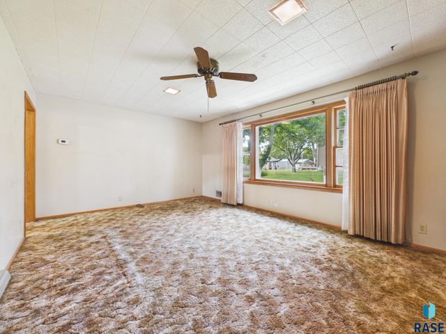 5909 W 41st St Street, Sioux Falls, SD 57106