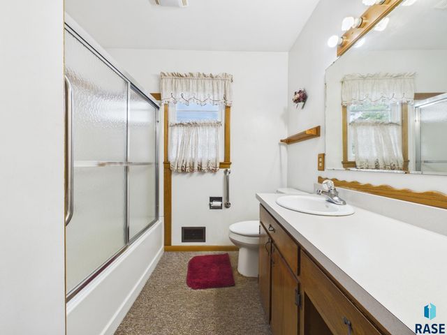 5909 W 41st St Street, Sioux Falls, SD 57106
