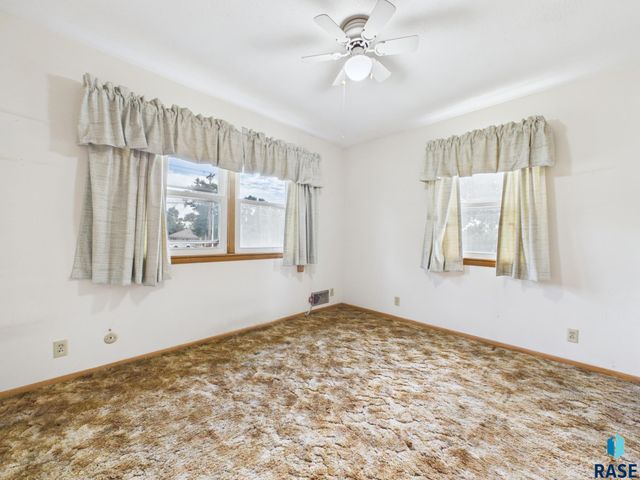 5909 W 41st St Street, Sioux Falls, SD 57106