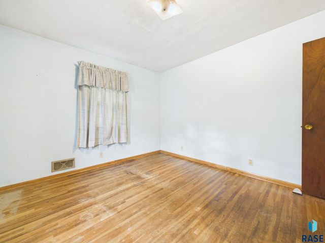 5909 W 41st St Street, Sioux Falls, SD 57106