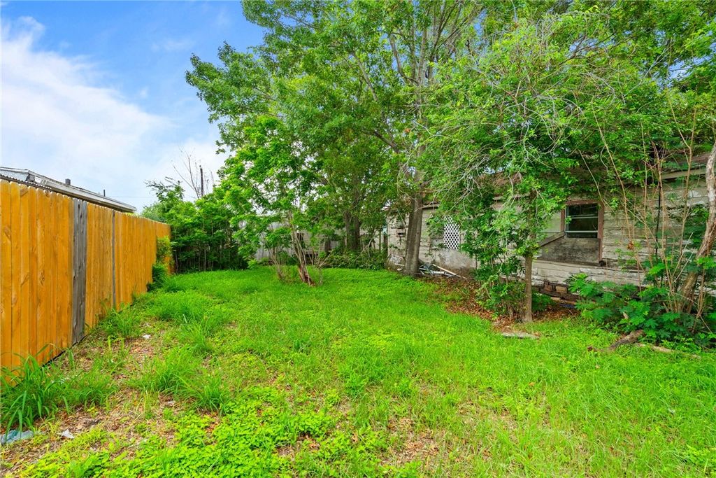 806 Elesa St, Corpus Christi, TX 78405 — photo 2