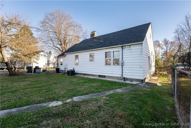 512 W Owen Street, Scottsburg, IN 47170