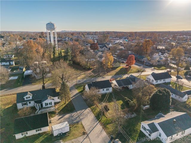 512 W Owen Street, Scottsburg, IN 47170