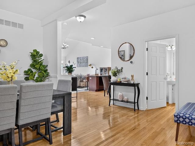 32969 Brookside Circle 18, Livonia, MI 48152