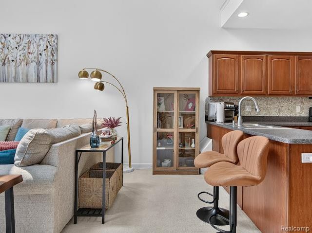 32969 Brookside Circle 18, Livonia, MI 48152