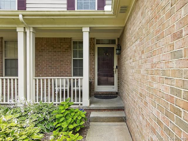 32969 Brookside Circle 18, Livonia, MI 48152