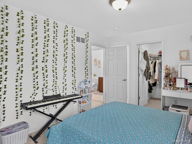 32969 Brookside Circle 18, Livonia, MI 48152