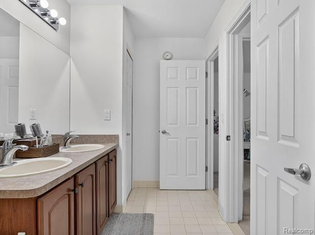 32969 Brookside Circle 18, Livonia, MI 48152