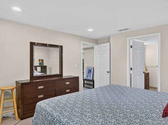 32969 Brookside Circle 18, Livonia, MI 48152