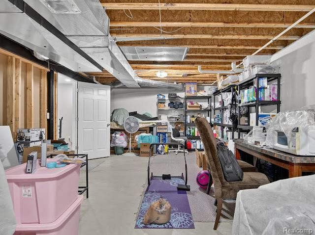 32969 Brookside Circle 18, Livonia, MI 48152
