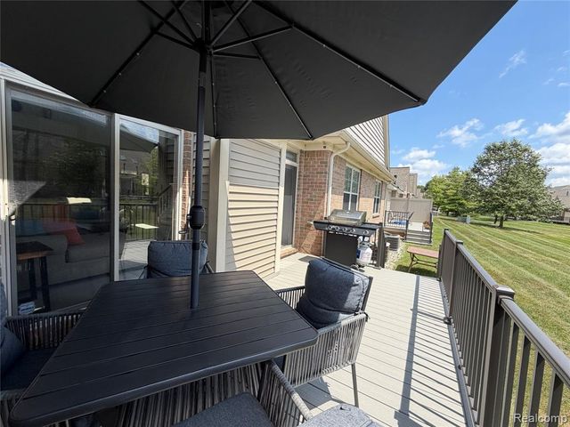 32969 Brookside Circle 18, Livonia, MI 48152