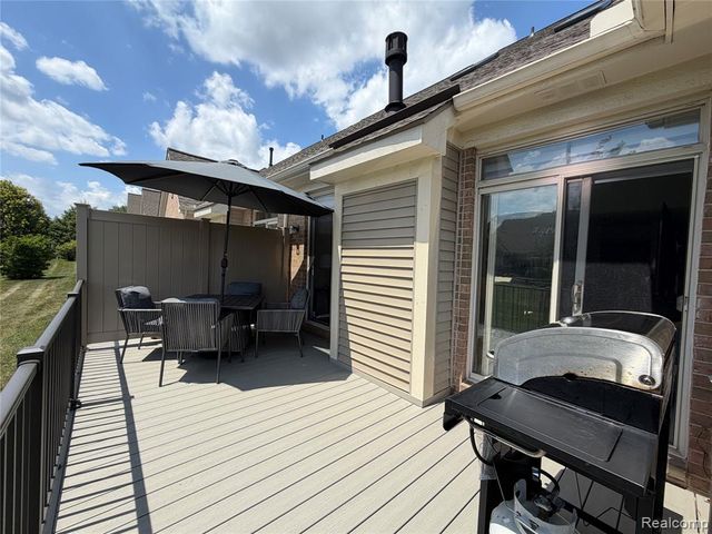 32969 Brookside Circle 18, Livonia, MI 48152