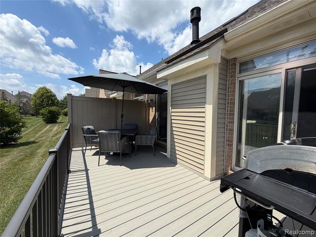 32969 Brookside Circle 18, Livonia, MI 48152