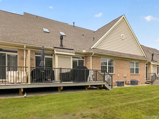 32969 Brookside Circle 18, Livonia, MI 48152