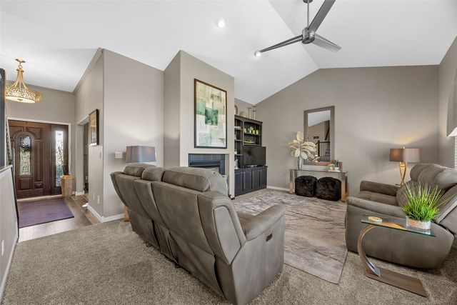 5310 Sterling Heights Drive, Marion, IA 52302