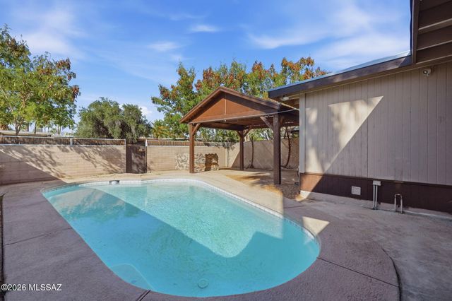 4037 S Queen Palm Drive, Tucson, AZ 85730