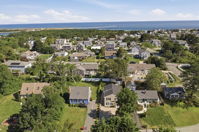 33 Dexter Avenue, Sandwich, MA 02563