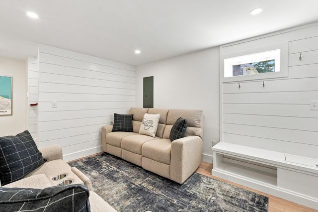 33 Dexter Avenue, Sandwich, MA 02563