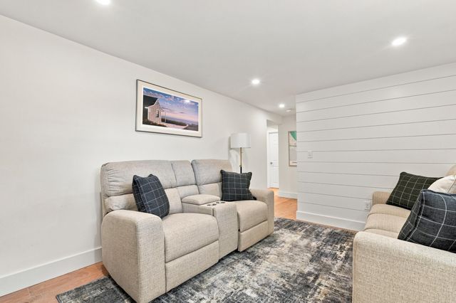 33 Dexter Avenue, Sandwich, MA 02563