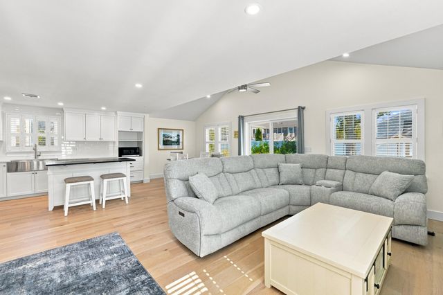 33 Dexter Avenue, Sandwich, MA 02563
