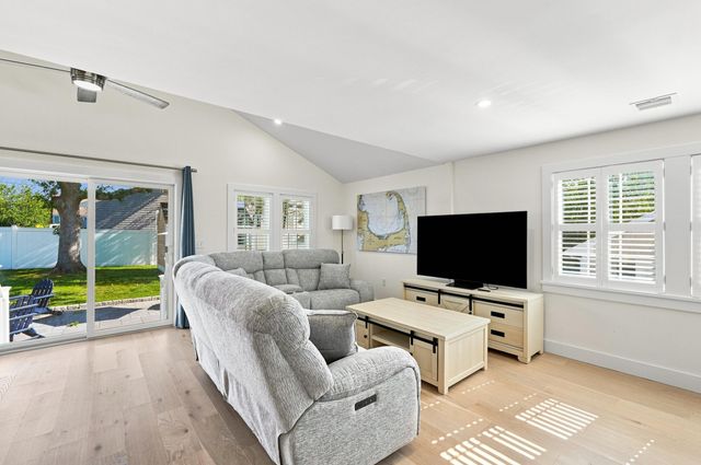 33 Dexter Avenue, Sandwich, MA 02563