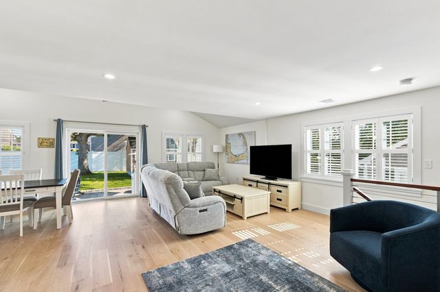 33 Dexter Avenue, Sandwich, MA 02563