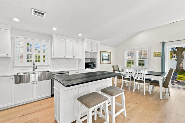 33 Dexter Avenue, Sandwich, MA 02563
