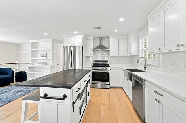 33 Dexter Avenue, Sandwich, MA 02563