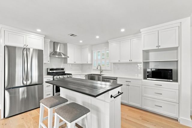 33 Dexter Avenue, Sandwich, MA 02563