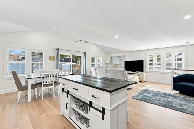 33 Dexter Avenue, Sandwich, MA 02563