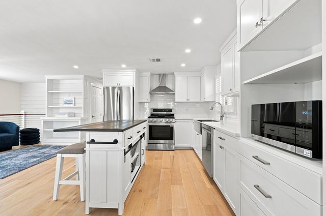 33 Dexter Avenue, Sandwich, MA 02563
