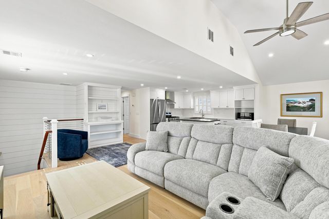 33 Dexter Avenue, Sandwich, MA 02563