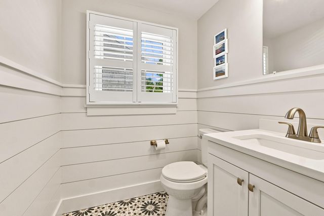 33 Dexter Avenue, Sandwich, MA 02563