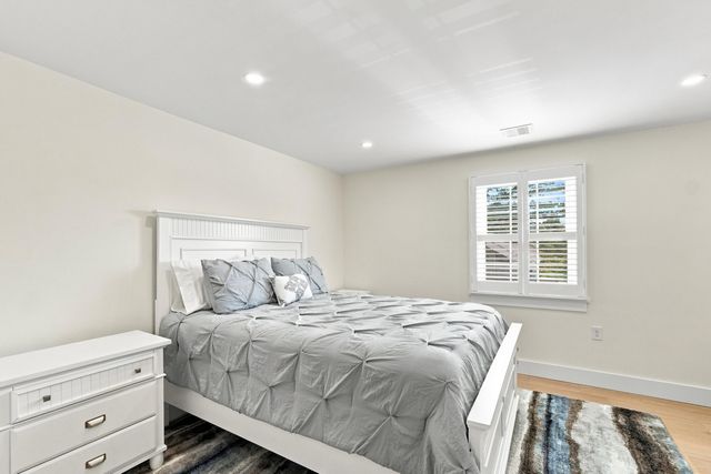 33 Dexter Avenue, Sandwich, MA 02563