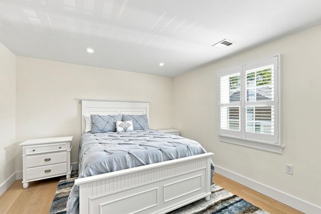 33 Dexter Avenue, Sandwich, MA 02563