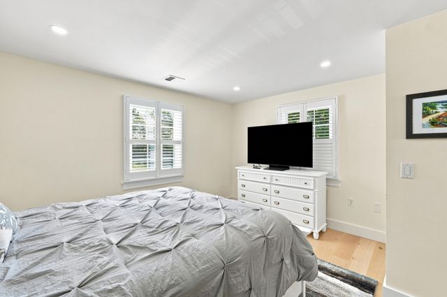 33 Dexter Avenue, Sandwich, MA 02563