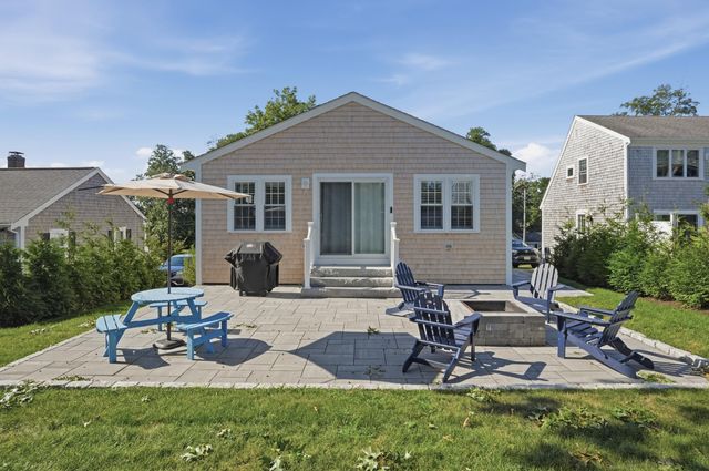 33 Dexter Avenue, Sandwich, MA 02563