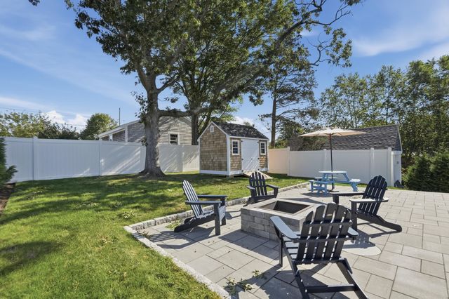 33 Dexter Avenue, Sandwich, MA 02563