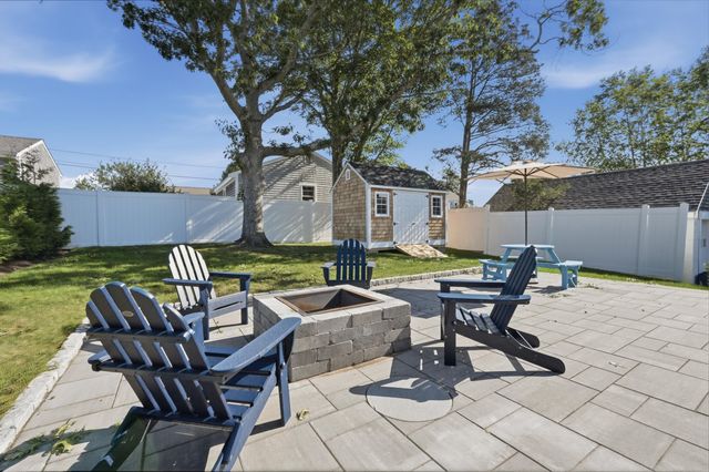 33 Dexter Avenue, Sandwich, MA 02563