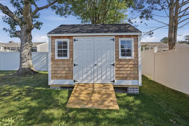 33 Dexter Avenue, Sandwich, MA 02563