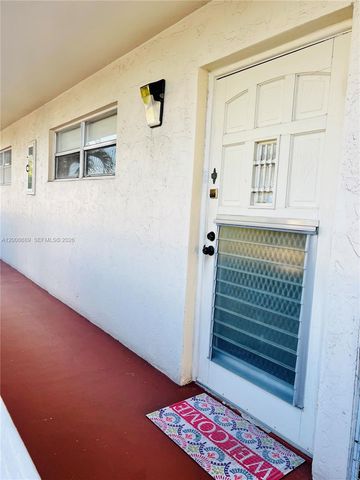 9820 S Hollybrook Lake Dr 202, Pembroke Pines, FL 33025